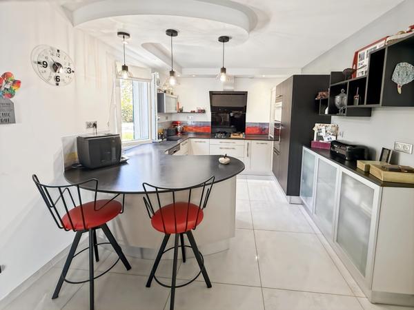 Dept de la Vienne (86) Maison de caractère type 8 à vendre