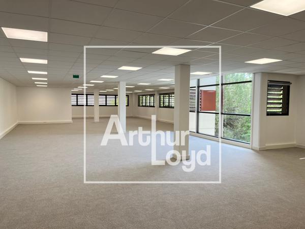 A LOUER BUREAUX RENOVES - MONTPELLIER - PARC CLUB DU MILLENAIRE - GRAND PARKING