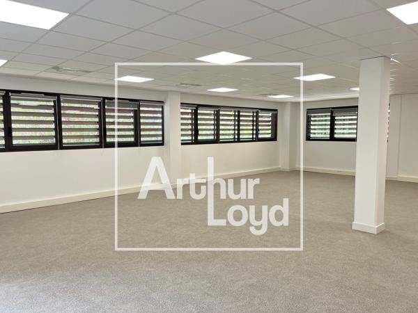 A LOUER BUREAUX RENOVES - MONTPELLIER - PARC CLUB DU MILLENAIRE - GRAND PARKING