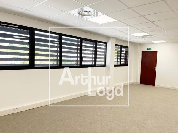 A LOUER BUREAUX RENOVES - MONTPELLIER - PARC CLUB DU MILLENAIRE - GRAND PARKING