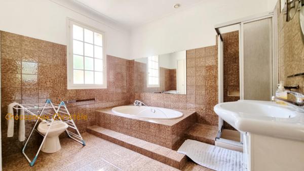 24200 Sarlat La Caneda Belle Périgourdine,dépendances et piscine sur 5000m²