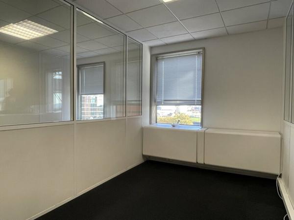 PLATEAU DE BUREAUX 100 m2 + PARKINGS