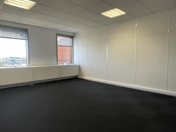 PLATEAU DE BUREAUX 100 m2 + PARKINGS