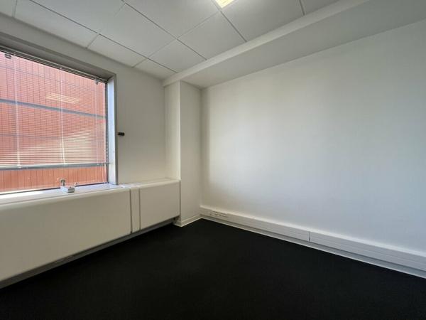 PLATEAU DE BUREAUX 100 m2 + PARKINGS