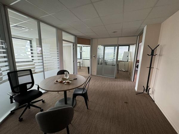 TOURS NORD L'AERONEF - D 910 ET ECHANGEUR A10 - A LOUER BUREAUX DE 145 M² - 1ER ETAGE