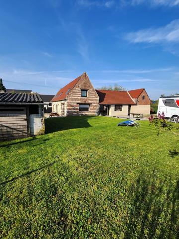 Superbe Ferme au Carré Rénovée de 203 m² à Lesquin – Charme et Confort Moderne