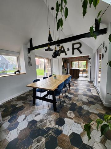 Superbe Ferme au Carré Rénovée de 203 m² à Lesquin – Charme et Confort Moderne