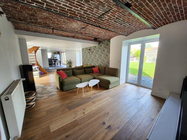 Superbe Ferme au Carré Rénovée de 203 m² à Lesquin – Charme et Confort Moderne