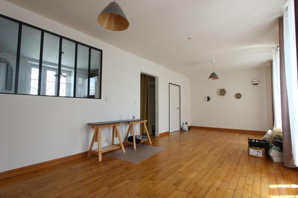 A LOUER, UN GRAND APPARTEMENT T2 BIS DANS LE QUARTIER DU STEIR. -