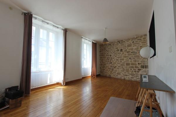 A LOUER, UN GRAND APPARTEMENT T2 BIS DANS LE QUARTIER DU STEIR. -