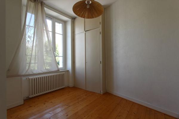 A LOUER, UN GRAND APPARTEMENT T2 BIS DANS LE QUARTIER DU STEIR. -