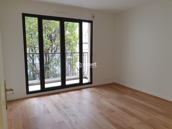 Location Appartement 5 pièces 133 m² - Paris 75007