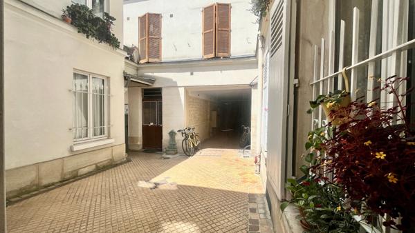 A VENDRE 2P ATYPIQUE 43M2 RUE DE LANCRY CANAL SAINT MARTIN PARIS 10E