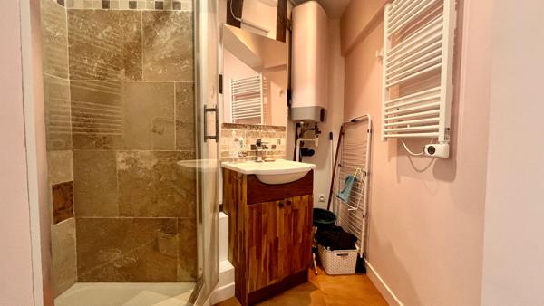 A VENDRE 2P ATYPIQUE 43M2 RUE DE LANCRY CANAL SAINT MARTIN PARIS 10E