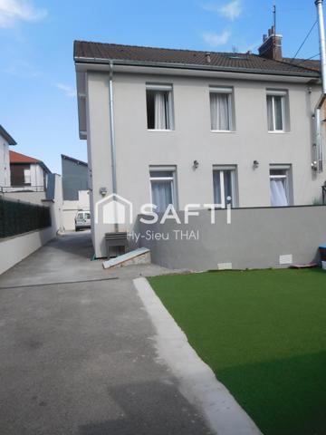 Superbe Maison de Ville, 7 pièces, 5 chambres, 2 terrasses, terrain 542 m2, Parking,