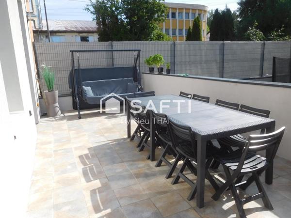 Superbe Maison de Ville, 7 pièces, 5 chambres, 2 terrasses, terrain 542 m2, Parking,