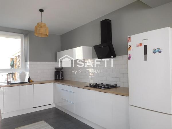 Superbe Maison de Ville, 7 pièces, 5 chambres, 2 terrasses, terrain 542 m2, Parking,