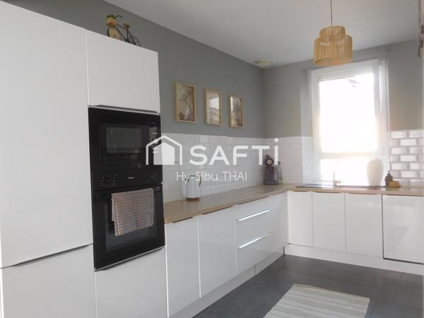Superbe Maison de Ville, 7 pièces, 5 chambres, 2 terrasses, terrain 542 m2, Parking,