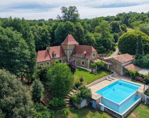 Maison ancienne - Gourdon SECTEUR GOURDON - Situation privilégiée avec vue pour cette Magnifique Propriété en pierre sur 1ha17 arborés avec piscine chauffée