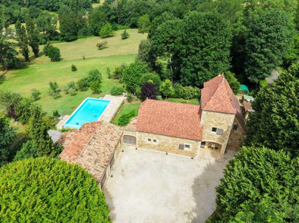 Maison ancienne - Gourdon SECTEUR GOURDON - Situation privilégiée avec vue pour cette Magnifique Propriété en pierre sur 1ha17 arborés avec piscine chauffée
