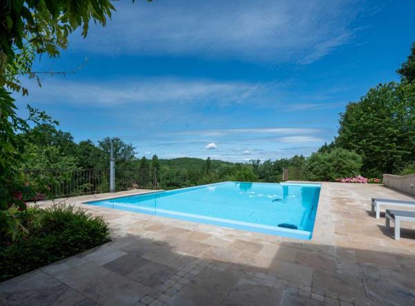 Maison ancienne - Gourdon SECTEUR GOURDON - Situation privilégiée avec vue pour cette Magnifique Propriété en pierre sur 1ha17 arborés avec piscine chauffée