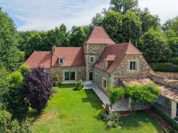 Maison ancienne - Gourdon SECTEUR GOURDON - Situation privilégiée avec vue pour cette Magnifique Propriété en pierre sur 1ha17 arborés avec piscine chauffée
