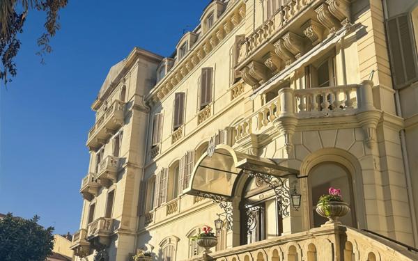 Appartement à louer    4 pièces • 100 m2 Cannes