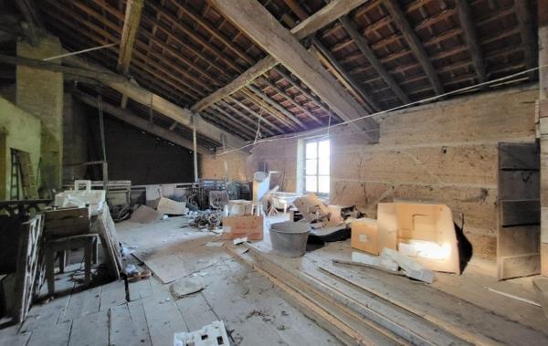 Vente Propriété avec de très nombreuses dépendances à rénover Chalamont   