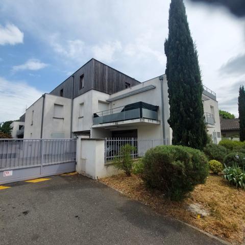 PROCHE METRO LA VACHE : T2 AVEC TERRASSE, JARDIN ET PARKING
