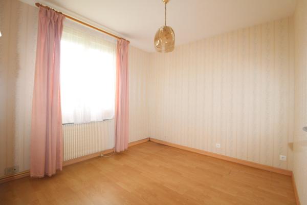 CHOLET, MAISON DE PLAIN PIED AVEC DOUBLE GARAGE !!