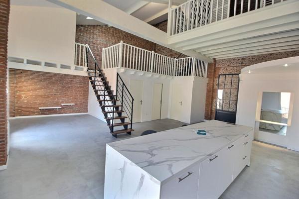 APPARTEMENT LOFT DE 130 M² AVEC TERRASSE, GARAGE, PARKING SÉCURISÉ