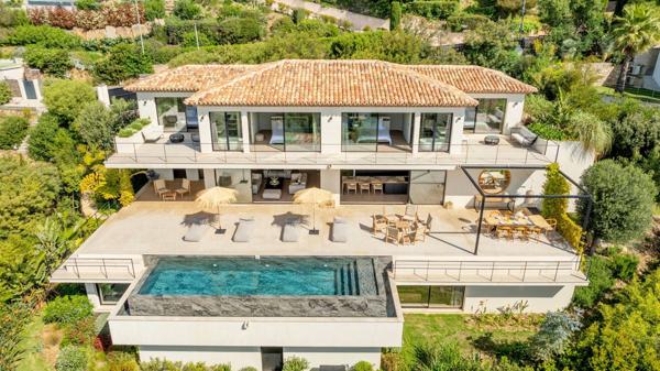 Vente Villa de luxe Les Issambres 9 Pièces 435 m²