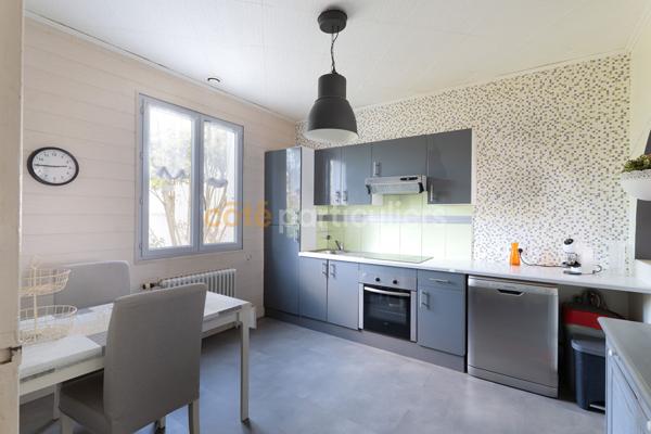 Vente
                Maison96 m² - 4 Pièces -
                    LA ROCHE SUR YON (85000)