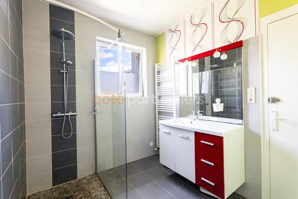 Vente
                Maison96 m² - 4 Pièces -
                    LA ROCHE SUR YON (85000)
