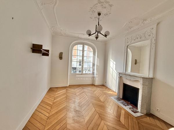 Mairie du 12eme  3 pièces 53 m2