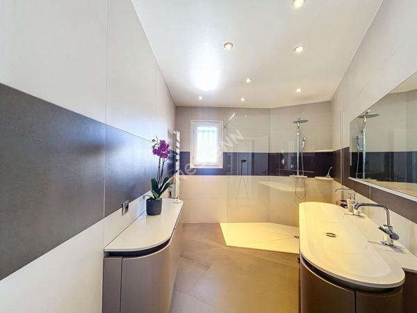 BOMPAS - A VENDRE Villa T8 en 4 faces avec jardin piscine garage