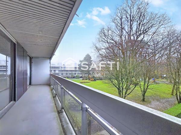 Entièrement refait, avec double balcon-terrasse