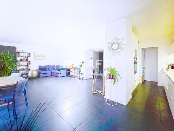 Entièrement refait, avec double balcon-terrasse