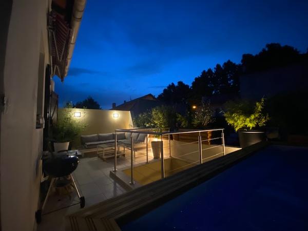 Marseille (13014) Maison d'architecte comprenant une maison, un studio, un bureau avec salle d'attente