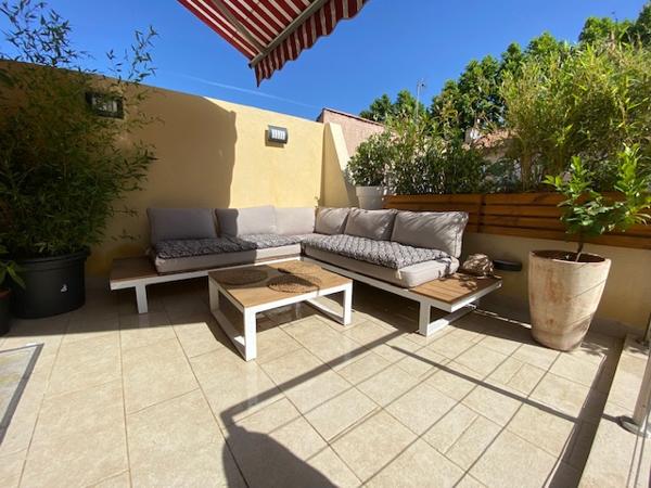 Marseille (13014) Maison d'architecte comprenant une maison, un studio, un bureau avec salle d'attente