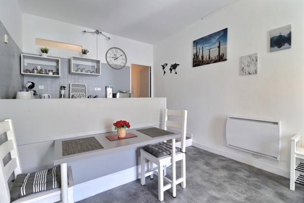 Marseille (13014) Maison d'architecte comprenant une maison, un studio, un bureau avec salle d'attente