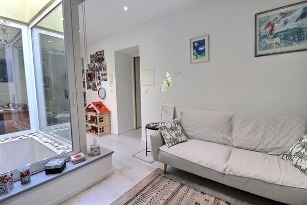 Marseille (13014) Maison d'architecte comprenant une maison, un studio, un bureau avec salle d'attente