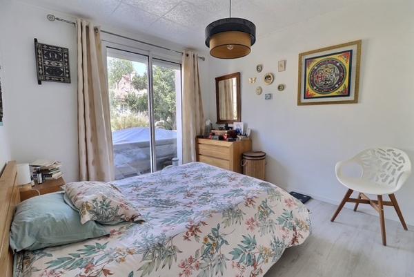 Marseille (13014) Maison d'architecte comprenant une maison, un studio, un bureau avec salle d'attente