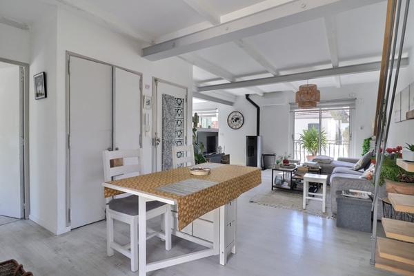 Marseille (13014) Maison d'architecte comprenant une maison, un studio, un bureau avec salle d'attente