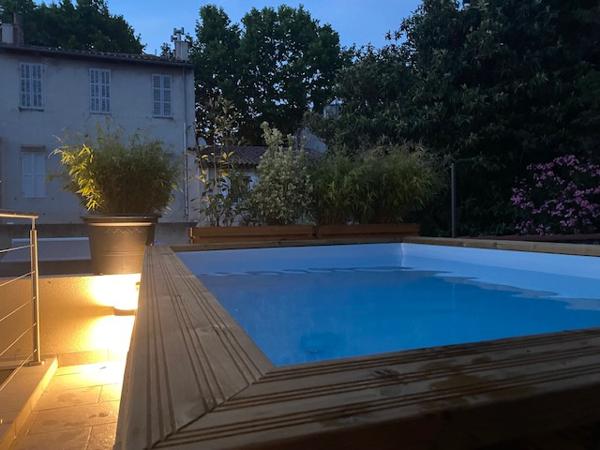 Marseille (13014) Maison d'architecte comprenant une maison, un studio, un bureau avec salle d'attente