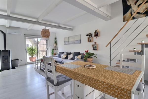 Marseille (13014) Maison d'architecte comprenant une maison, un studio, un bureau avec salle d'attente