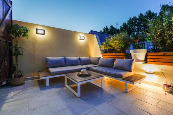 Marseille (13014) Maison d'architecte comprenant une maison, un studio, un bureau avec salle d'attente