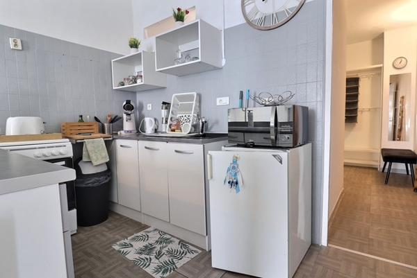 Marseille (13014) Maison d'architecte comprenant une maison, un studio, un bureau avec salle d'attente