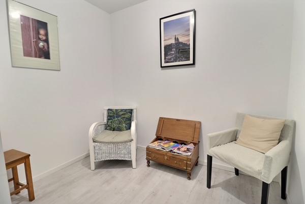 Marseille (13014) Maison d'architecte comprenant une maison, un studio, un bureau avec salle d'attente