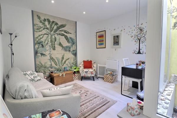 Marseille (13014) Maison d'architecte comprenant une maison, un studio, un bureau avec salle d'attente